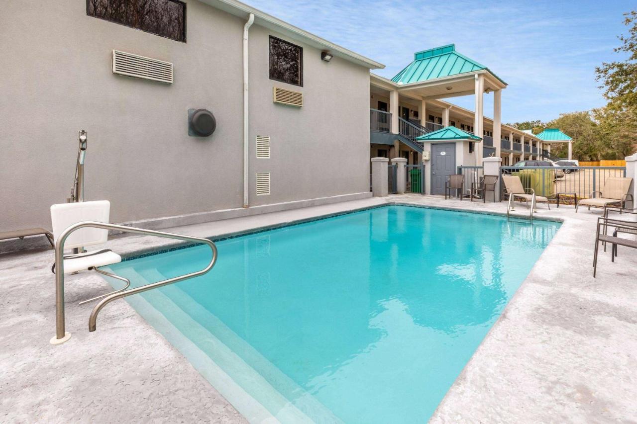 Baymont By Wyndham Biloxi - Ocean Springs Motel Exterior photo